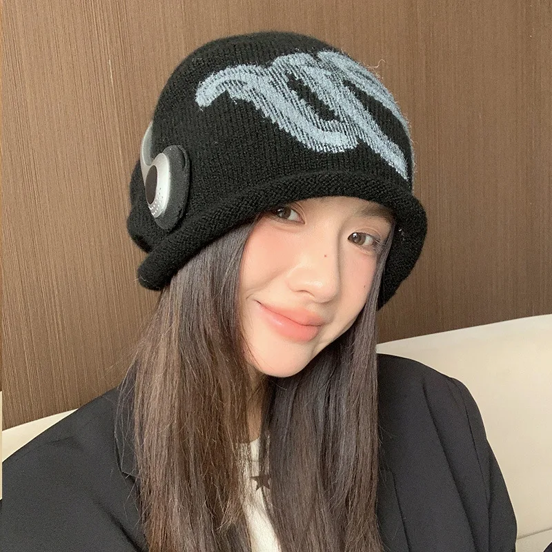 Korean- women's autumn and winter plush warm knitted , casual style slouchy beanie, retro headwrap hat that makes the fa