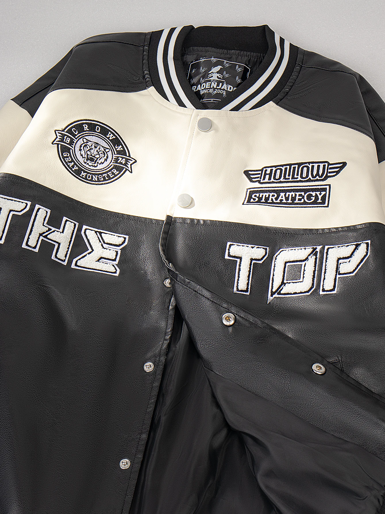 Jaqueta Feminina de Couro Sintético Primavera e Outono Corta-Vento Quente Estilo Beisebol Solta com Contraste de Cores Bordada Motoqueira