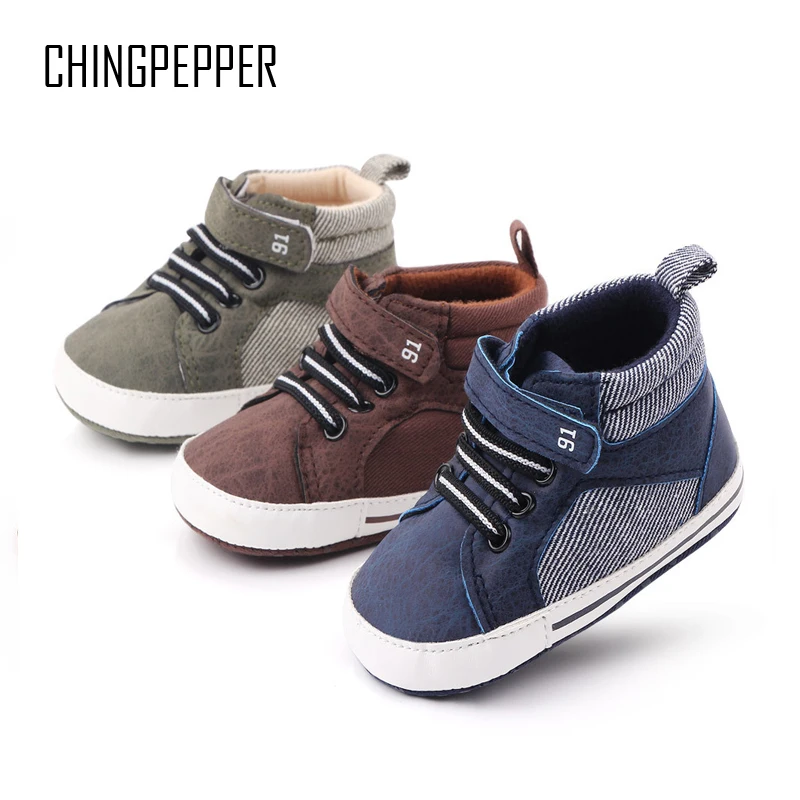 Zapatos de cuna de marca para bebés, artículos para niños, botines, entrenadores de cosas para recién nacidos, zapatillas de cuero suave para niños