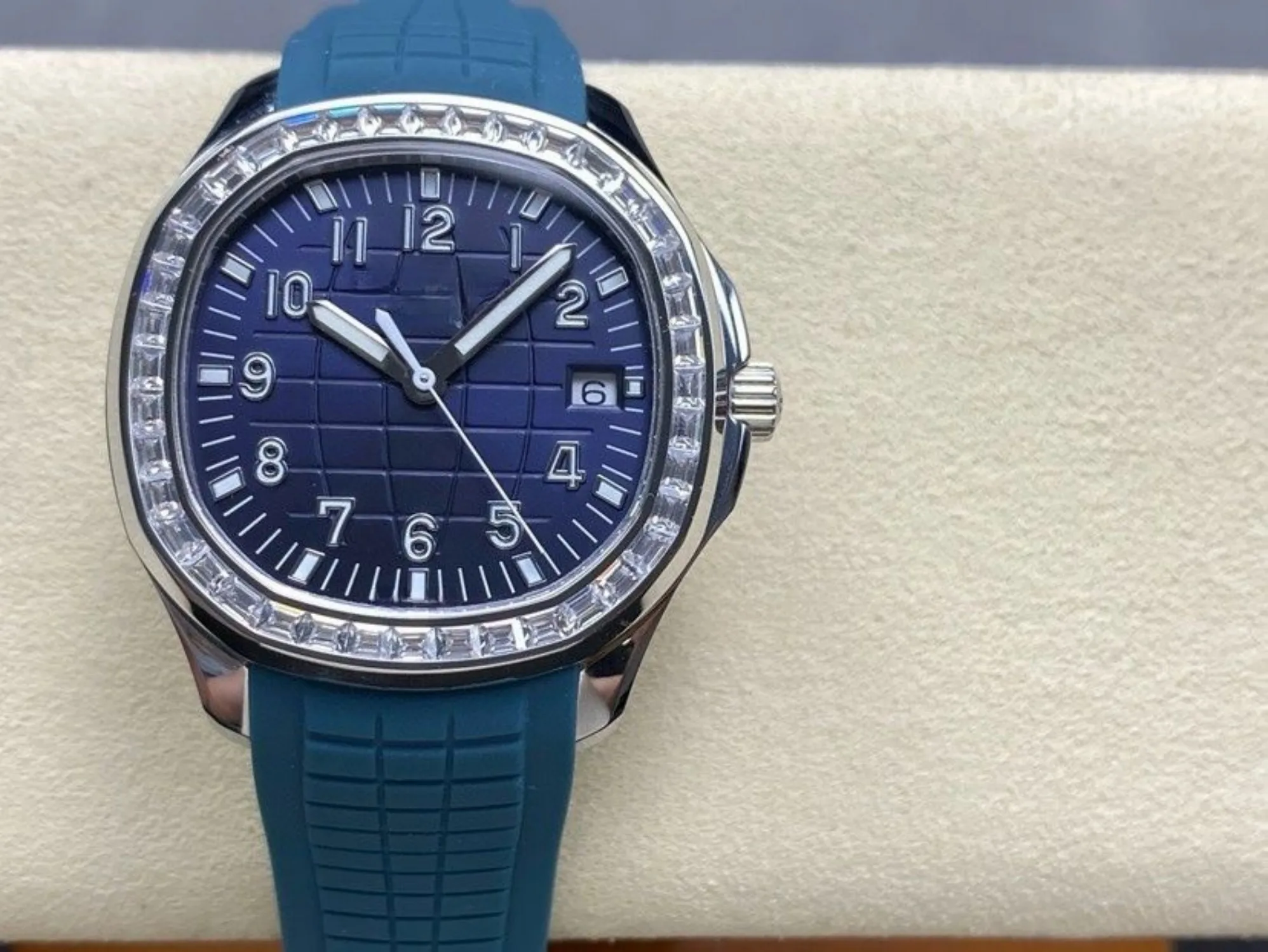 トレンド高級ローズゴールドダイヤモンド日付表示機械式自動巻き腕時計メンズブルーシリコンストラップ防水スポーツウォッチ