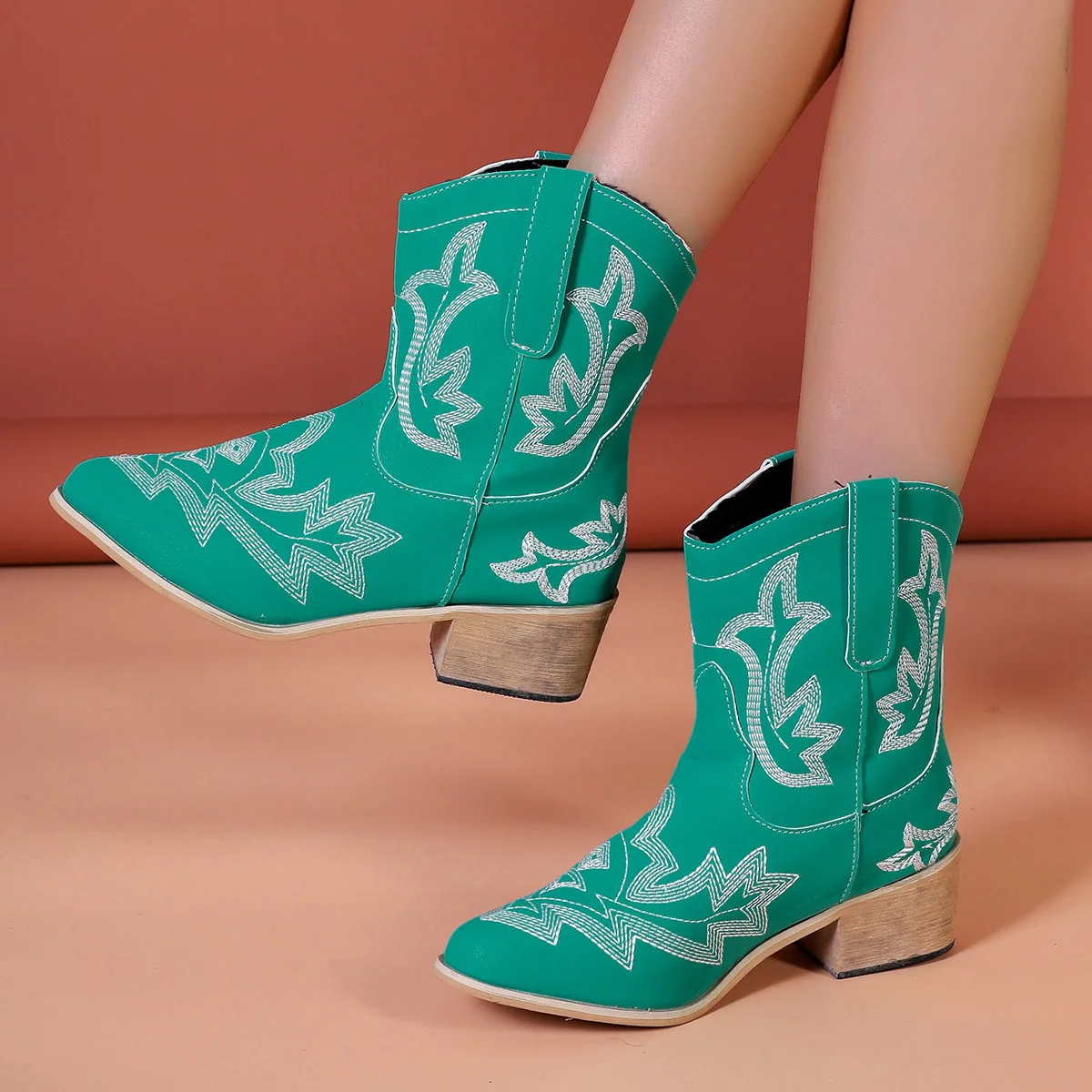 

2025 Fashion new foreign trade large size women's wedge casual women's boots temu embroidery pattern simple and fresh generous