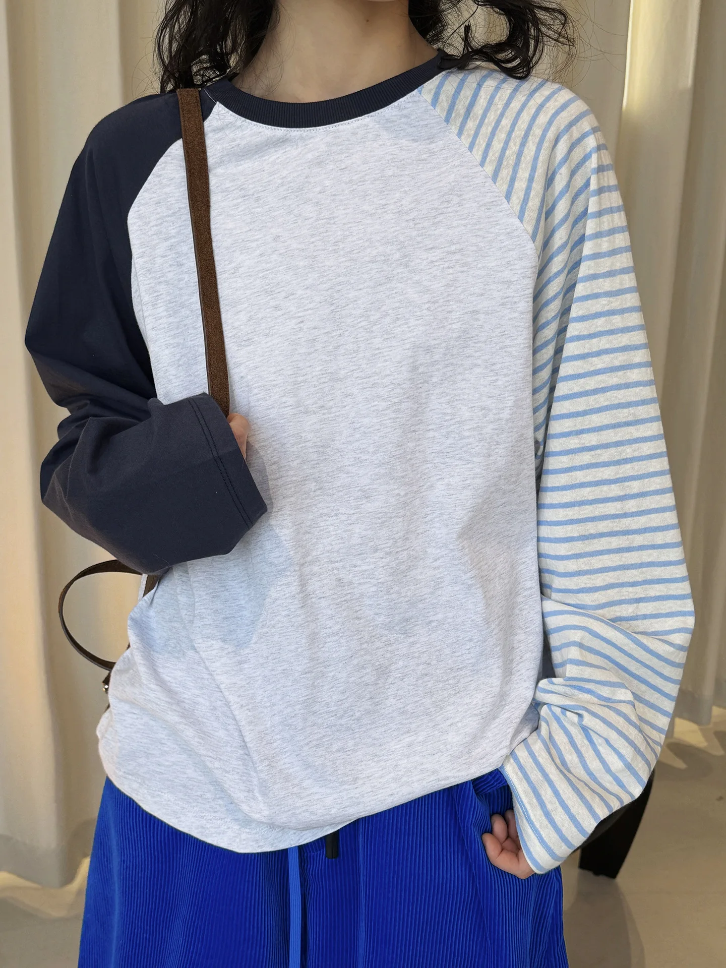 Early spring new fashionable style contrasting stripes splicing round neck T-shirt with loose silhouette for women