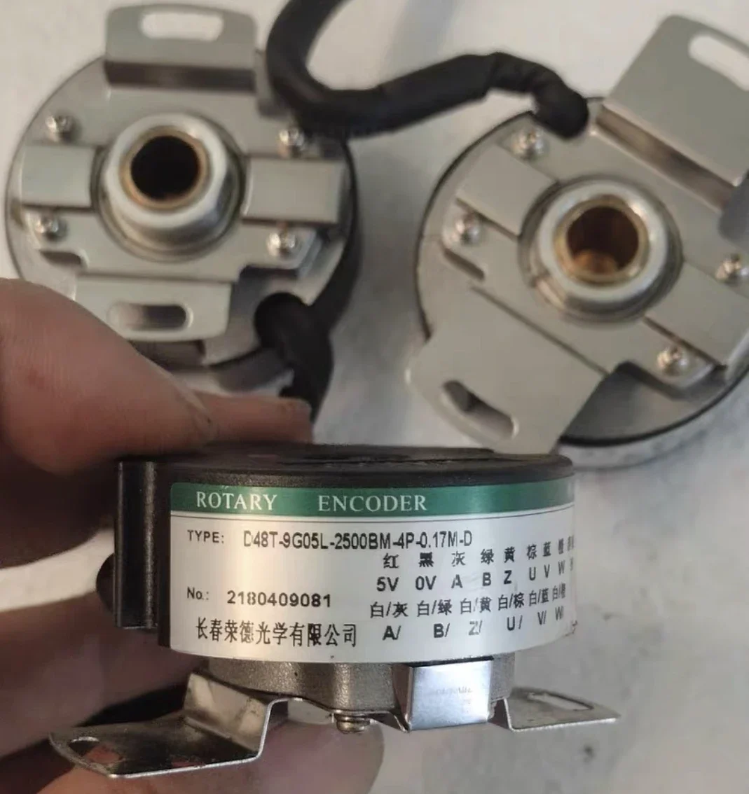Test dell'encoder D48-9G05L-2500BM-4P-0.17M-D usato OK