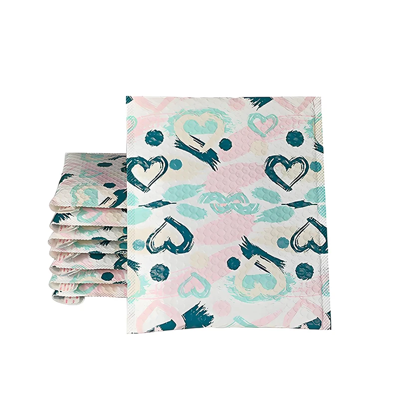 почтовые конверты с пузырьками и принтом в виде сердца