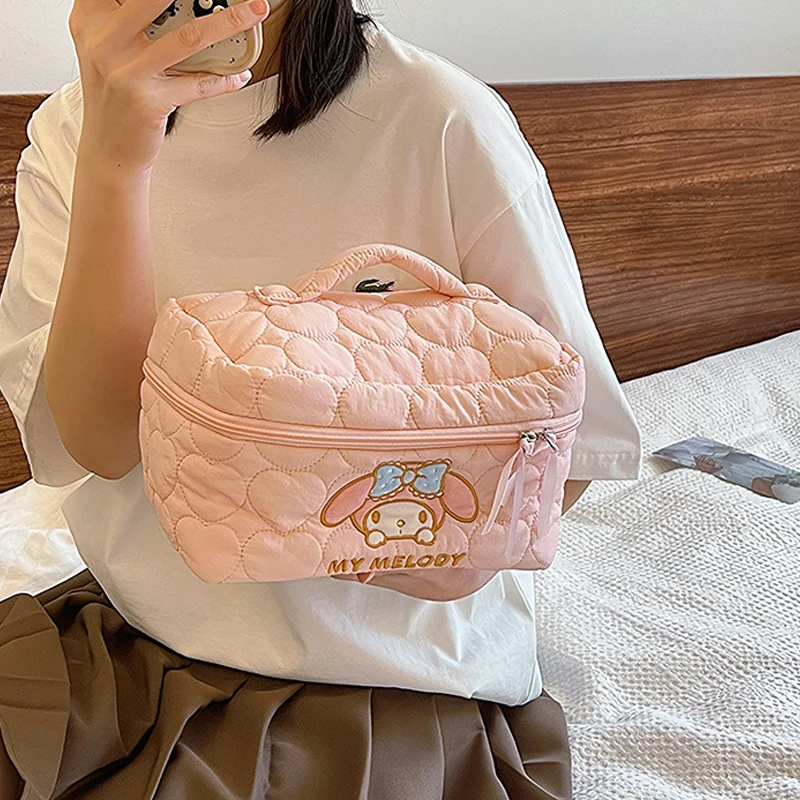 Borsa per cosmetici sandos Clouds Kuromi sanios Anime Kawaii Cartoon Figure Cream Down borsa da viaggio portatile morbida ad alta capacità