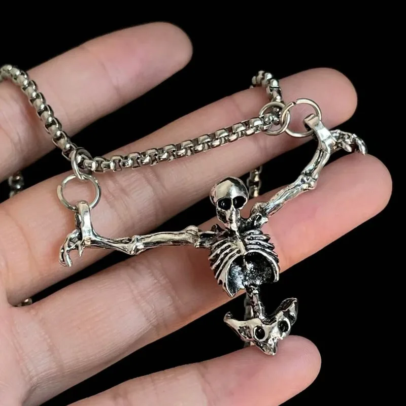 A Fashionable and Creative New Halloween Punk Style Skull Necklace Halloween Gift