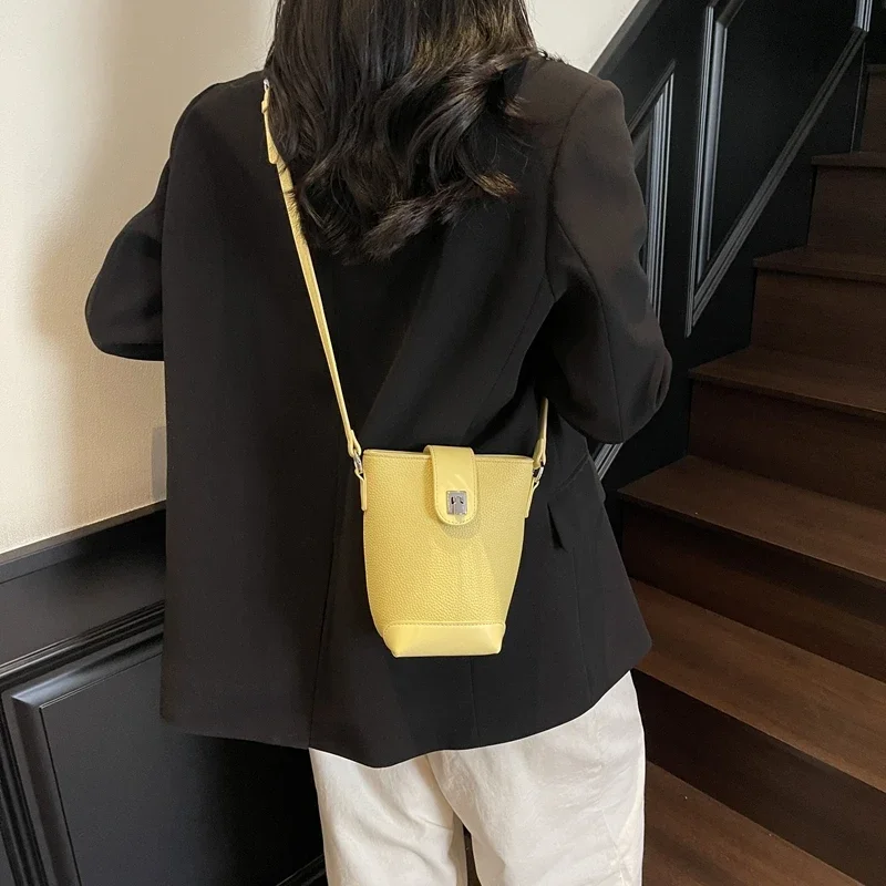 

Women Leather Luxury Fashion Shoulder Bag Designer Crossbody Tote Handbag For Modern Everyday Style