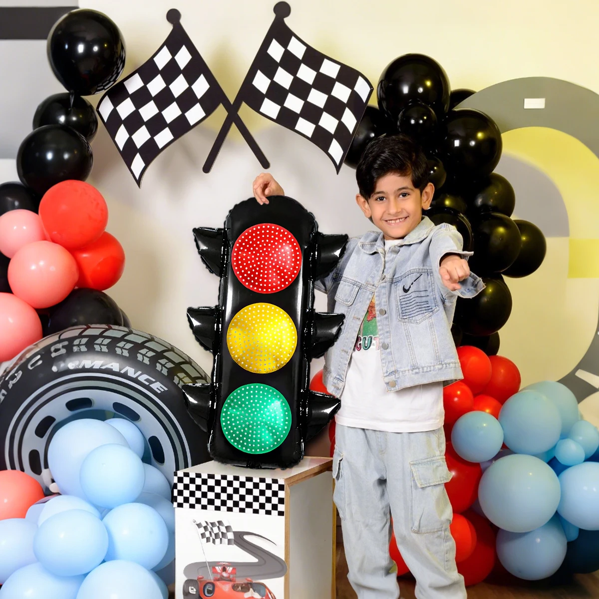 قطعتان من بالونات إشارة المرور، مناسبة لتزيين الحفلات، وديكورات أعياد الميلاد للسباق، وموضوع المرور، ومناظر المدينة