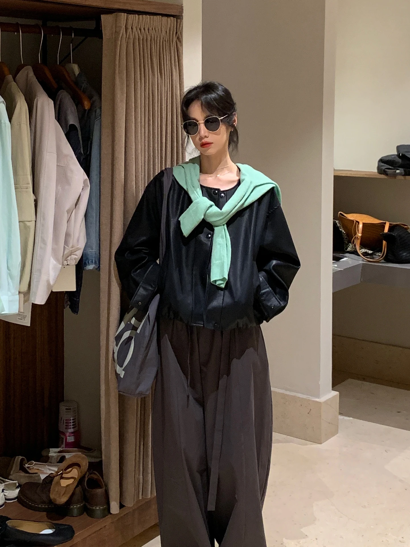 

Американская кожаная куртка свободного кроя с круглым вырезом, укороченная, женская, весна 2026, модная верхняя одежда