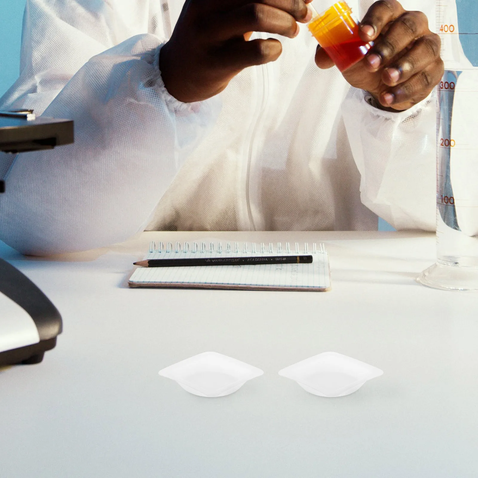 

100pcs Weighing Boats Use Trays Plastic Measuring Trays For Laboratory Equipment Sample Tray Small Weighing Dishes Lab Plastic