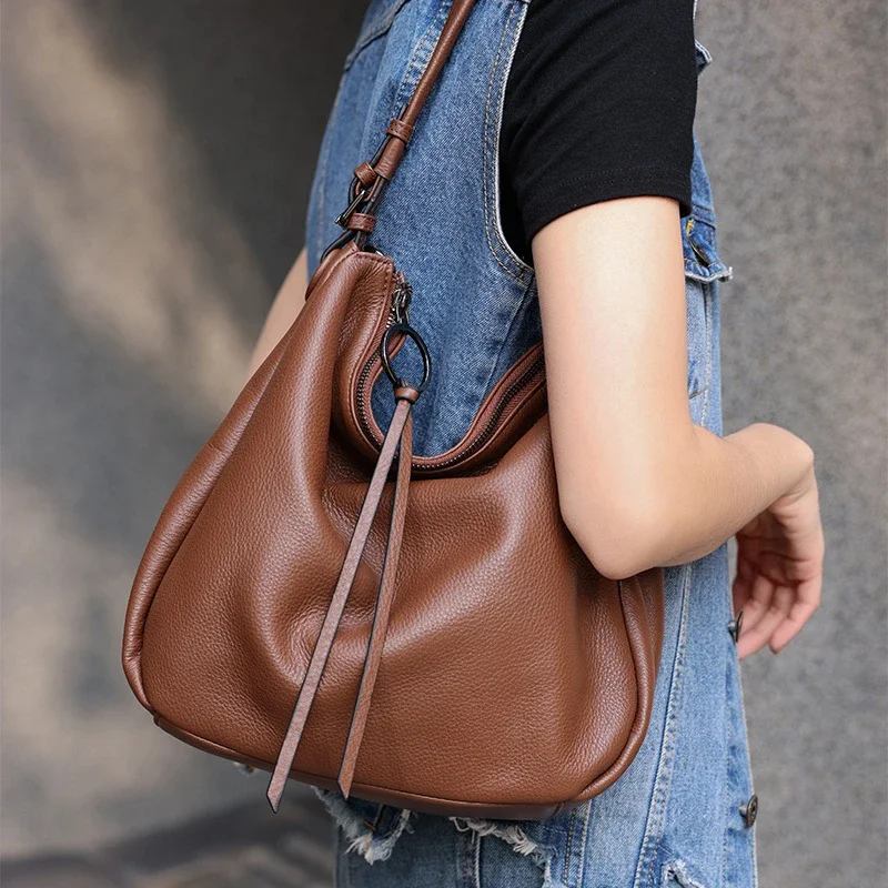 

2025 New cowhide leather commuting fashionable tote armpit bag, women's lazy style, large capacity shoulder crossbody bag