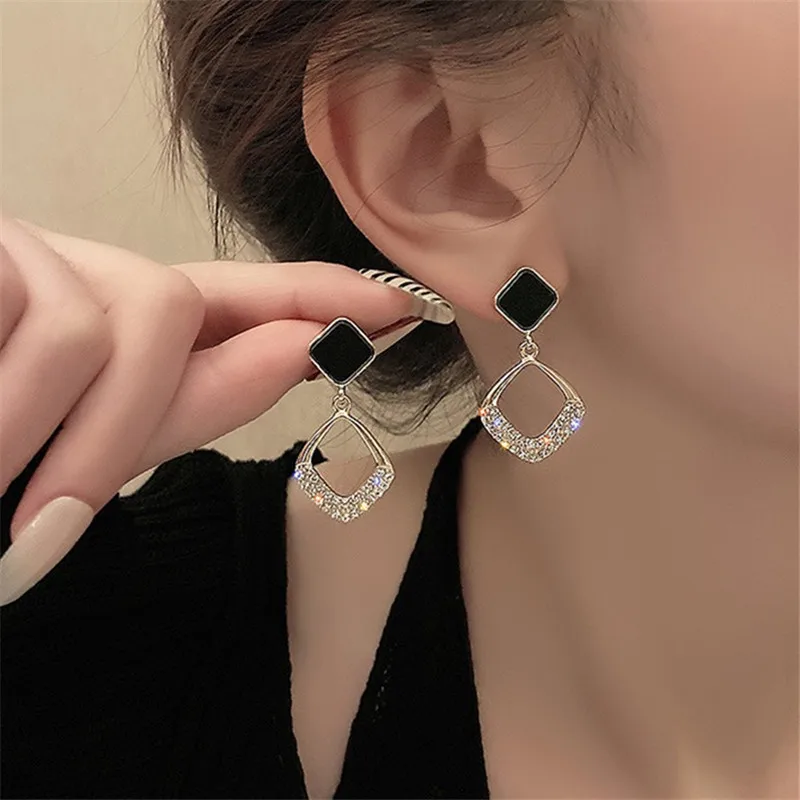New Fashion Trend Unique Design Elegant Delicate Geometric Zircon Square Earrings Women Jewelry Party Gifts