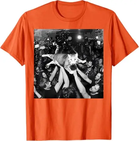 Funny Rock Show Cat Meme Cute Tabby Kitten Crowd Surfing T-Shirt Humor Kitty Star Y2k Streetwear Clothes Rap Hip Hop Saying Tee