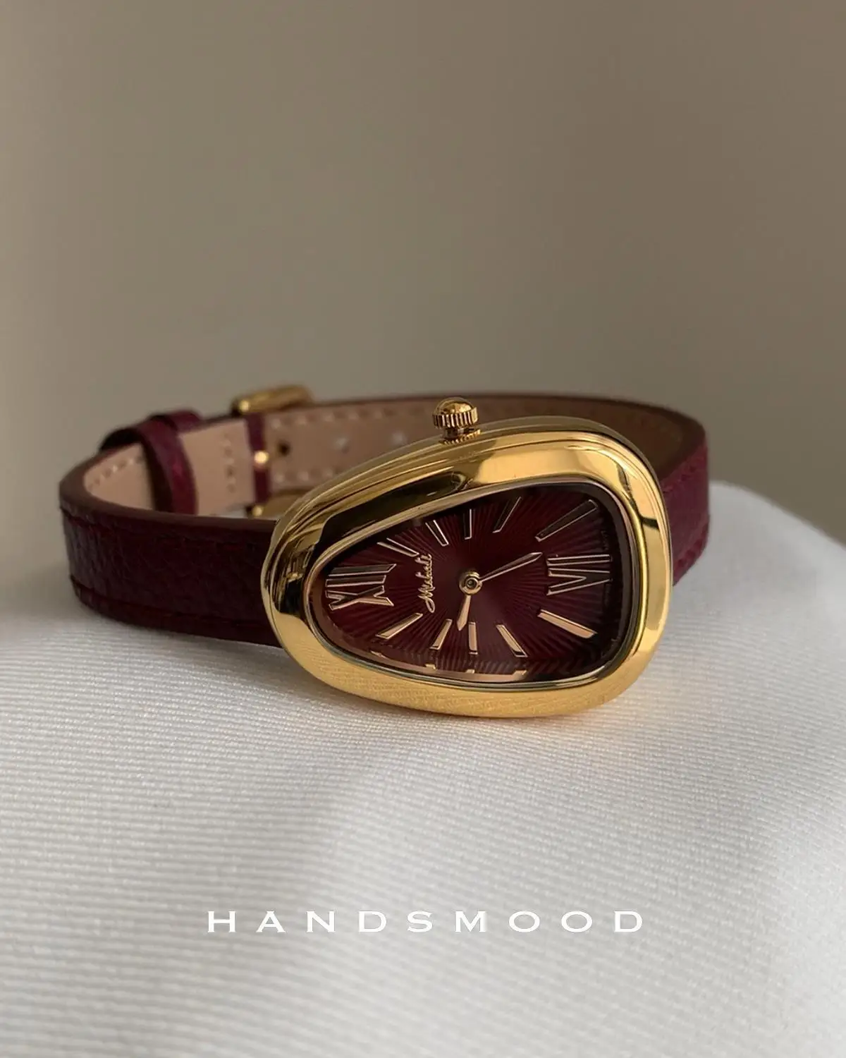 Nieuw slangvormig dameshorloge uit 2025 met echt leren band, vintage horloge met Romeinse cijfers, lichte luxe