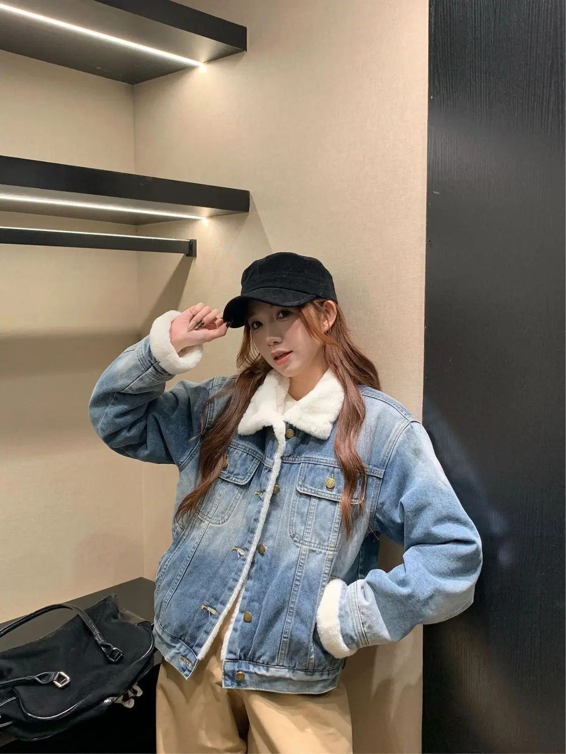 

Denim Coat For Women Long Fur Plush Womens Fall Slim-Fit Buttoned Raglan Minimalist Street Trend Furry Jackets Distressed Female