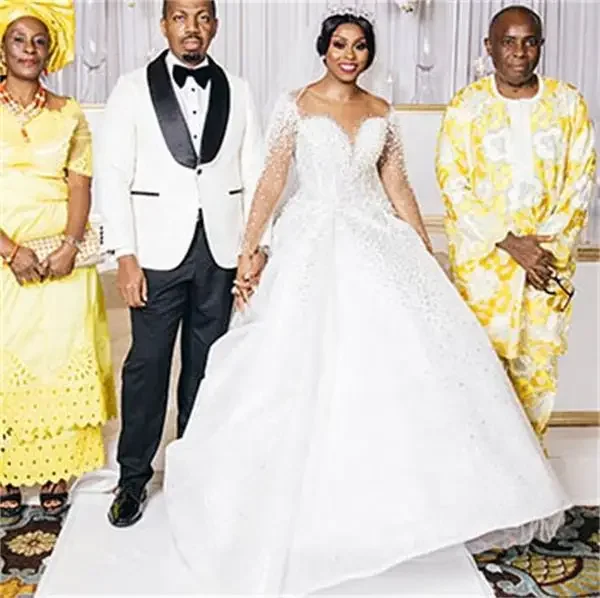 Vestidos de novia de talla grande de princesa personalizados ilusión manga larga llenas de perlas apliques de encaje hinchados boda real africana