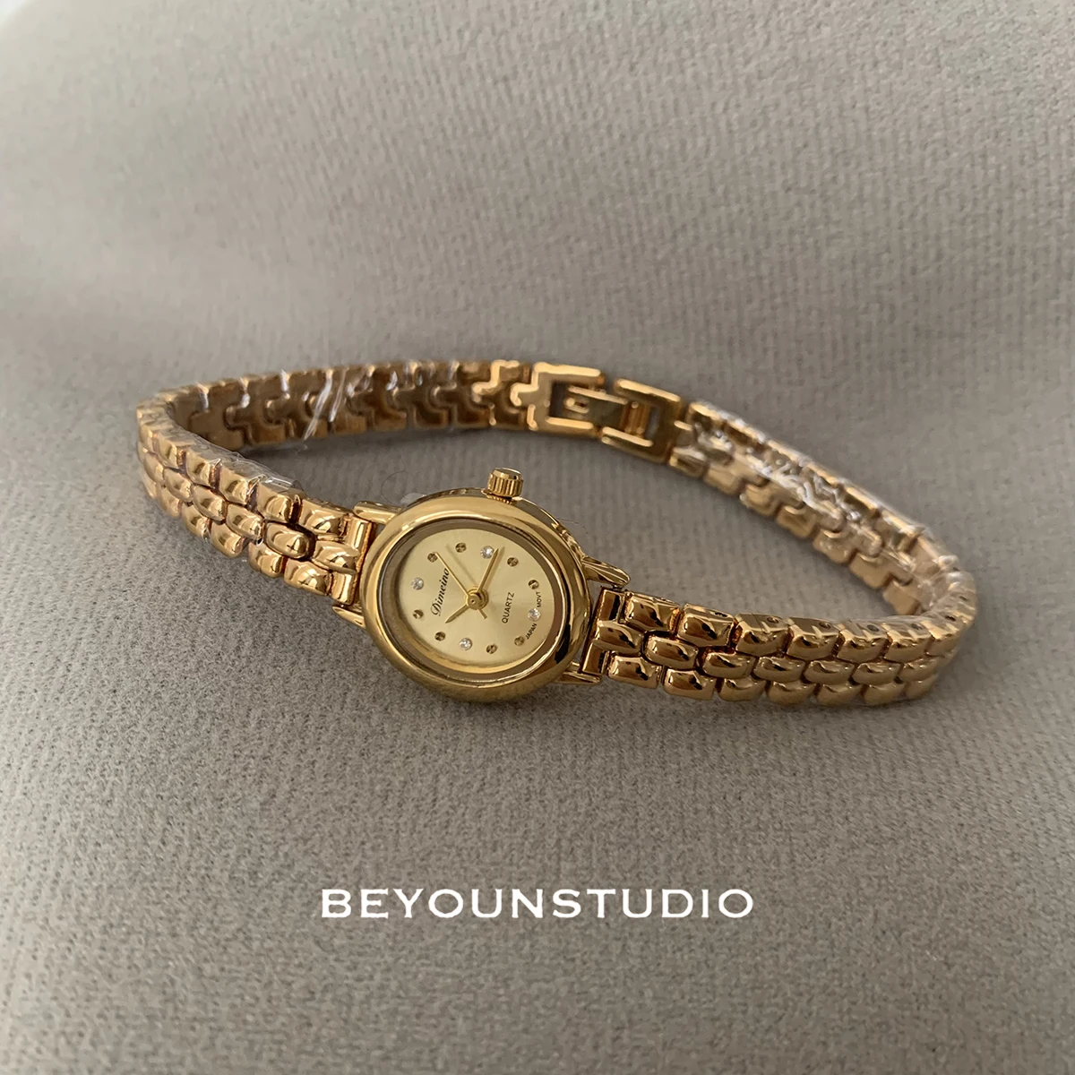 Exquisite mini oval dial retro fashion temperament all-match quartz watch for women, ladies gift, ladies accessories