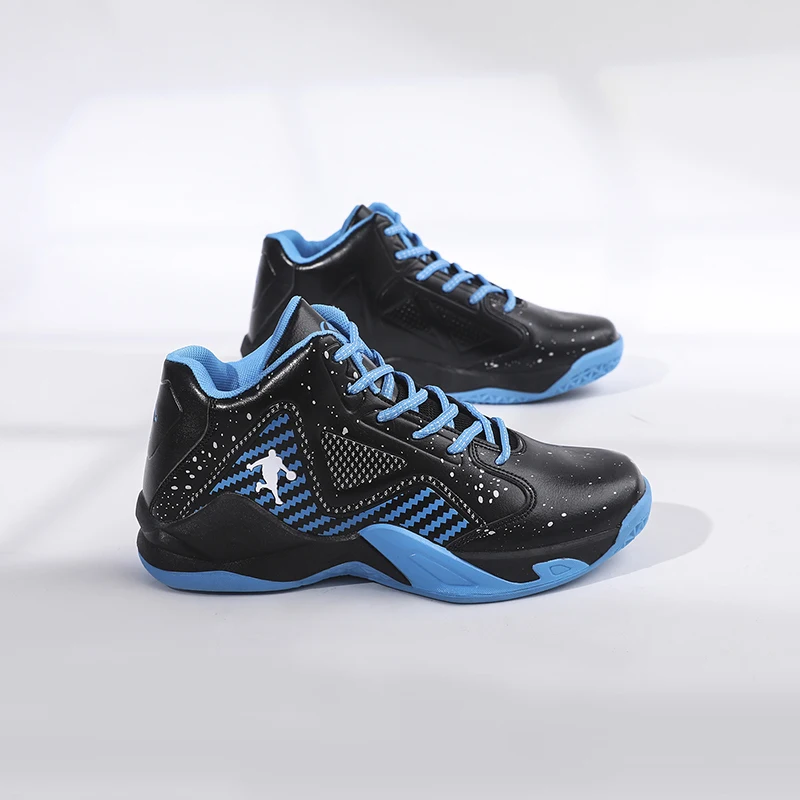 

A pair of children's four-season leather high-top basketball shoes, wear-resistant basketball shoes, sizes 38-45，CT-9901