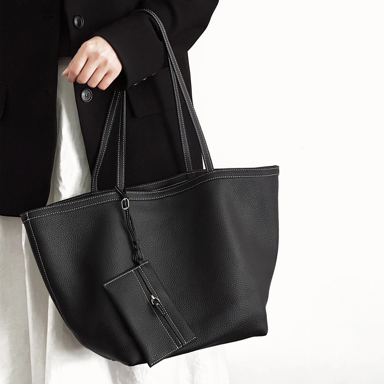 

First layer cowhide Tote bag 2025 new niche design minimalist bucket bag soft stitching large capacity women's shoulder bag