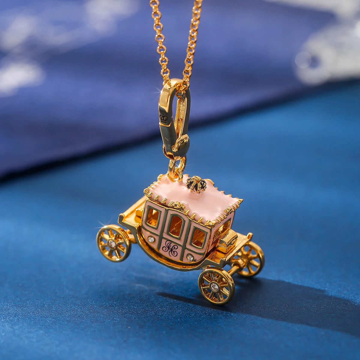 

1Pc Pink Pumpkin Car Necklace Pendant, Princess Style Enamel Carriage Keychain Women's Bag Accessories, Cool Niche Party Jewelry