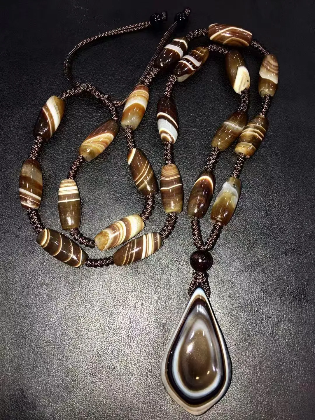 2025 وصول جديد متشابكة العقيق المعلقات قلادة المرأة قلادة النمط الكلاسيكي نوعية جيدة