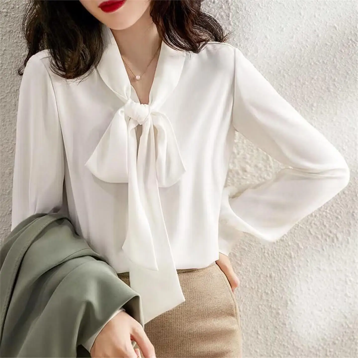 

Женский модный топ Ele Brandl для весны и осени, новый, тонкий, с шестью рукавами, не дающий объему уменьшиться, объемный, с V-образным вырезом