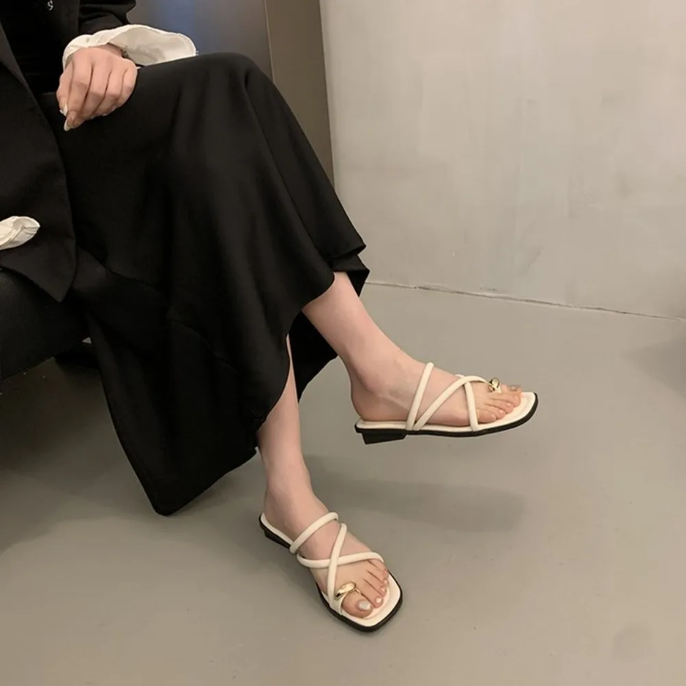 Stylische Damen-Sandalen mit Kreuzriemen, bequeme, leichte Zehenriemen-Strandschuhe mit lässigem, einfarbigem Design für den Sommer – Detail 21