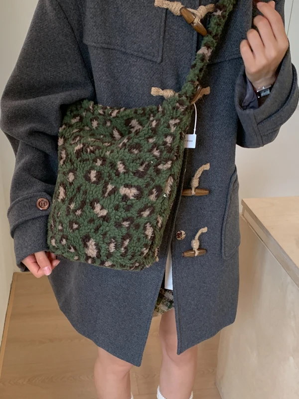 

Женская сумка через плечо из овечьей шерсти с цветочным узором, большая вместимость, модная, повседневная, простая, на одно плечо, кроссбоди