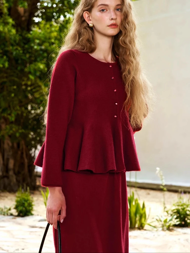 ชุดกระโปรงสีแดงวินเทจ OLrain คอลเลคชั่นฤดูใบไม้ผลิ 2025 กระโปรงยาวทรงตรงผ้าถัก แต่งระบายชายเสื้อ ดีไซน์หรูหรา เสื้อท่อนบนเข้าชุดกับกระโปรง รุ่นใหม่ล่าสุด รหัสสินค้า N56QE88515