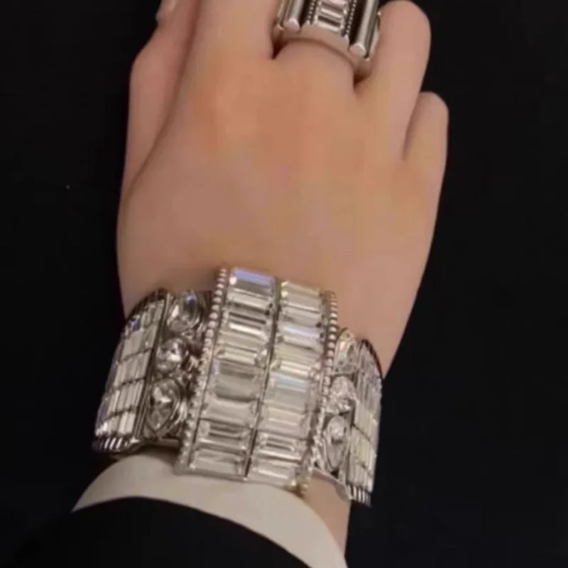 

European and American light luxury, high-end, heavy industry, full diamond glass crystal square diamond opening bracelet