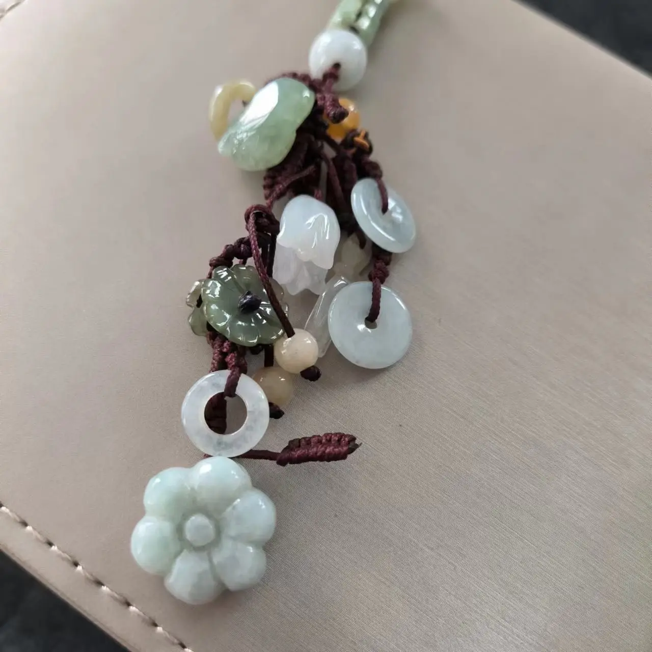 

1pcs/lot natural jadeite A cargo pendant bag hanging mobile phone chain safety button bergamot Magnolia Chinese knot weave diy