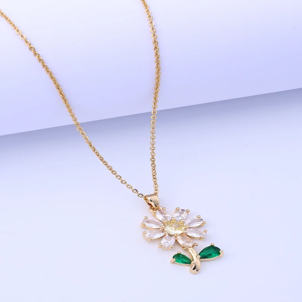 Collana da donna con fiore girevole in acciaio al titanio, design di nicchia, senso semplice, tendenza della moda, temperamento versatile, catena con clavicola