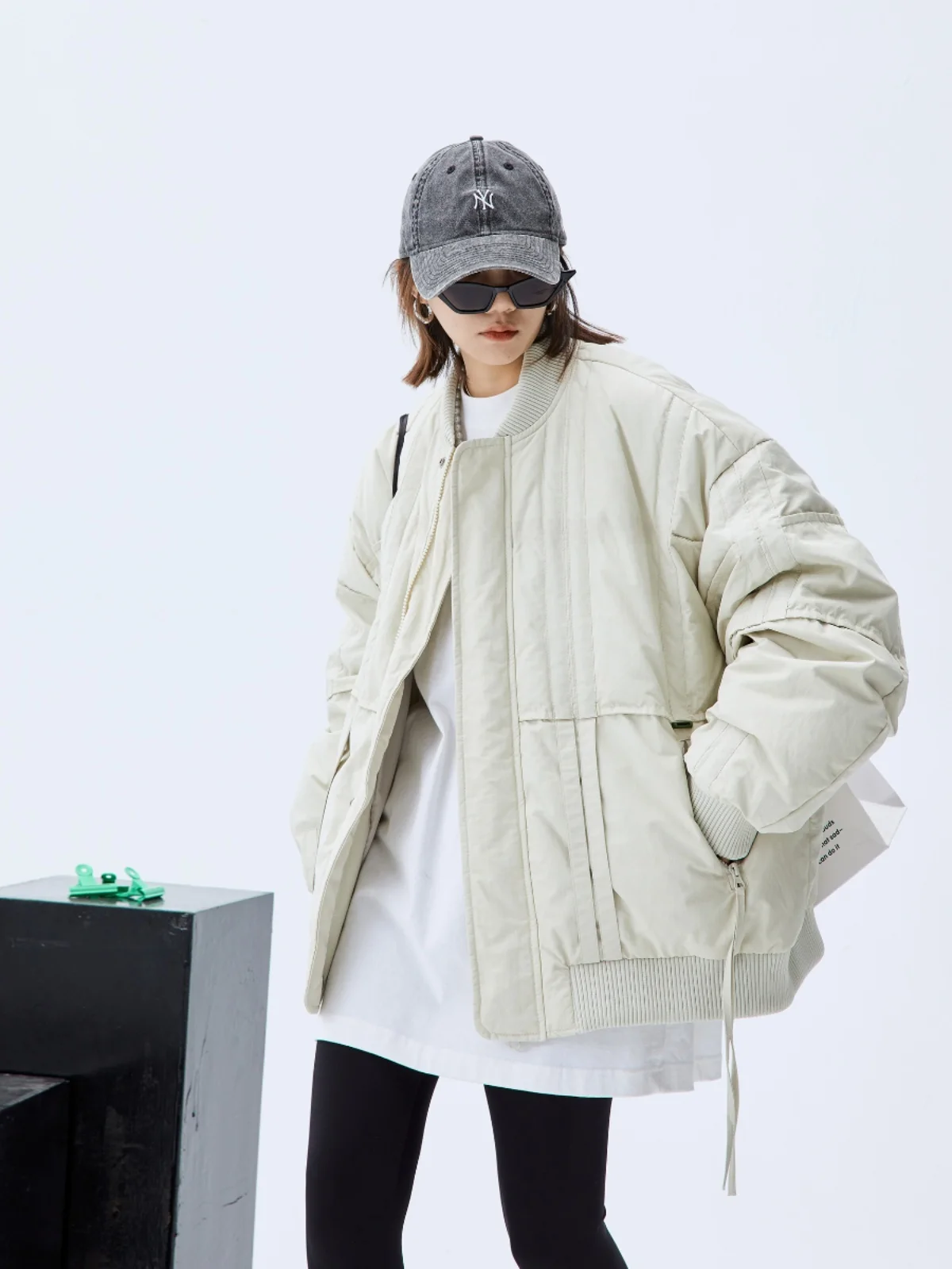 

Thiened Winter Puffer Jaet Women's ort Sle Warm Du down Coat Street Sle Straight Tube Loose Fit Zipper Closure