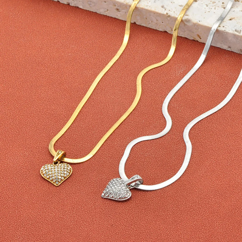 Lokaer 316L Edelstahl-Halskette mit Herzanhänger und Strass-Fassung für Damen, goldfarbene Schlangenkette, Partyschmuck N26010