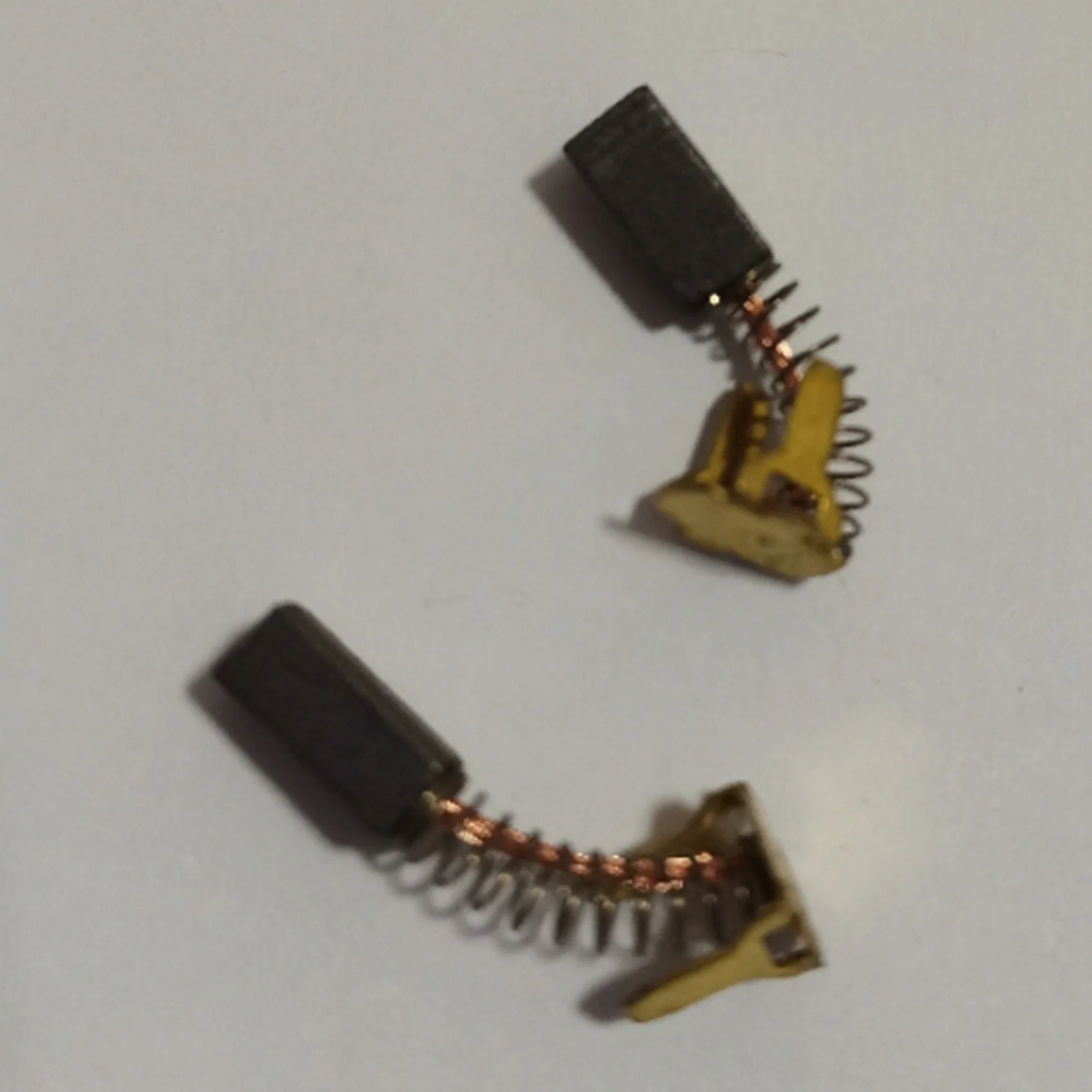 

Угольные щетки HLZS-2X для электроинструментов HITACHI 328202, 334696, 328200, G18DSL, G18DL, G14DSL, G14DL, CE18DSL