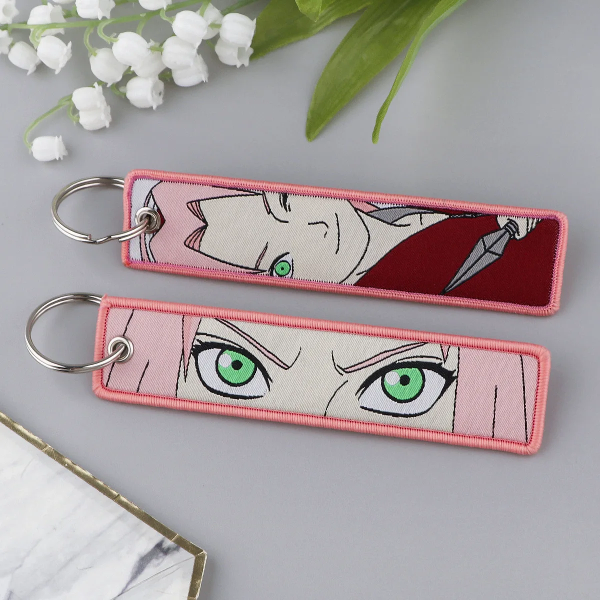 Anime Naruto Bestickte Schlüsselanhänger Coole Schlüsselanhänger für Frauen Männer Auto-Schlüsselring Cosplay Zubehör Spielzeug Geschenk