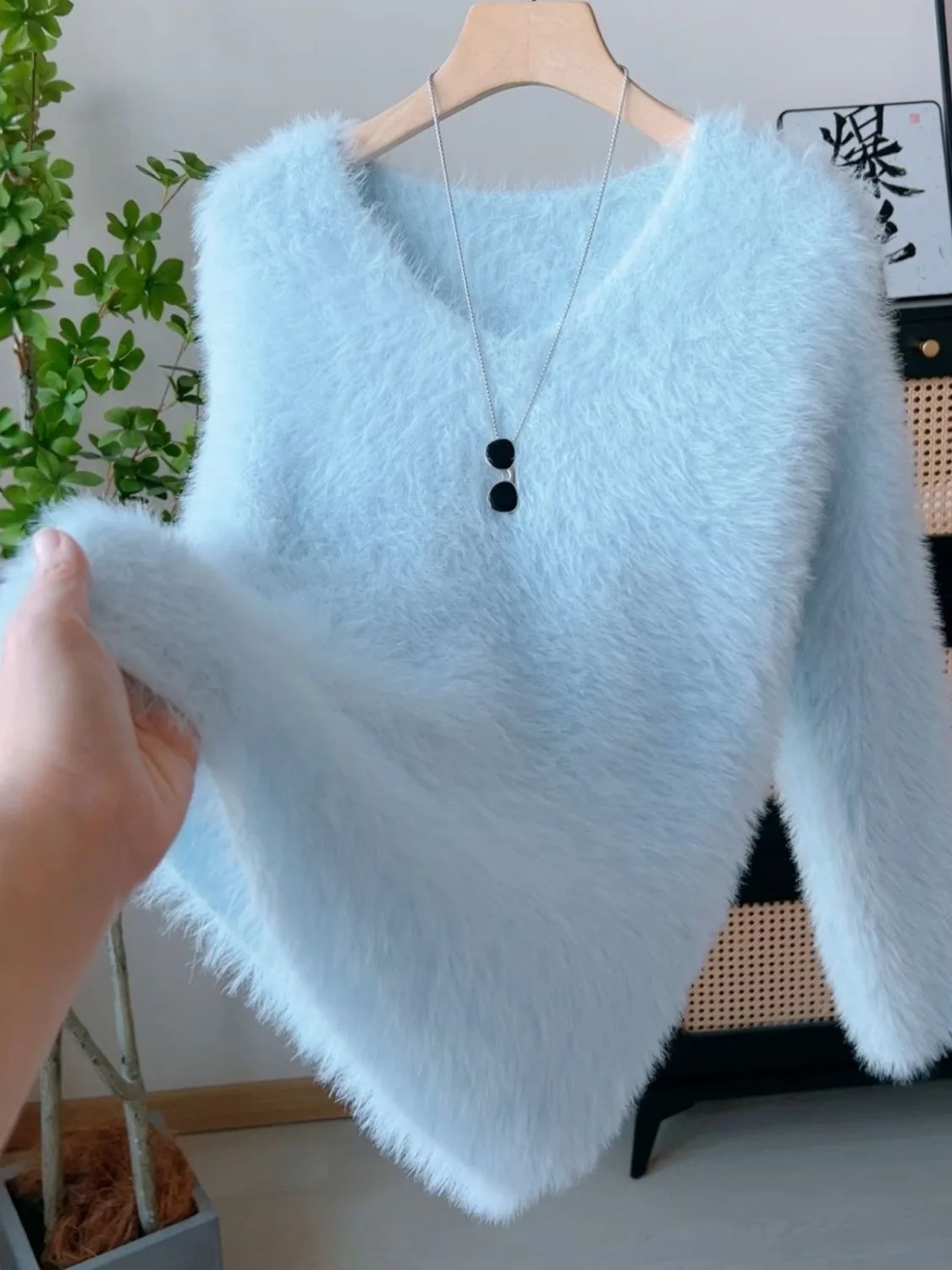 เสื้อไหมพรมคอวี Thiened Long Sve เนื้อนุ่ม ขนเทียม ป้องกันริ้วรอย สไตล์หวาน เสื้อผ้าลำลองสำหรับผู้หญิง ฤดูหนาว สินค้ามาใหม่