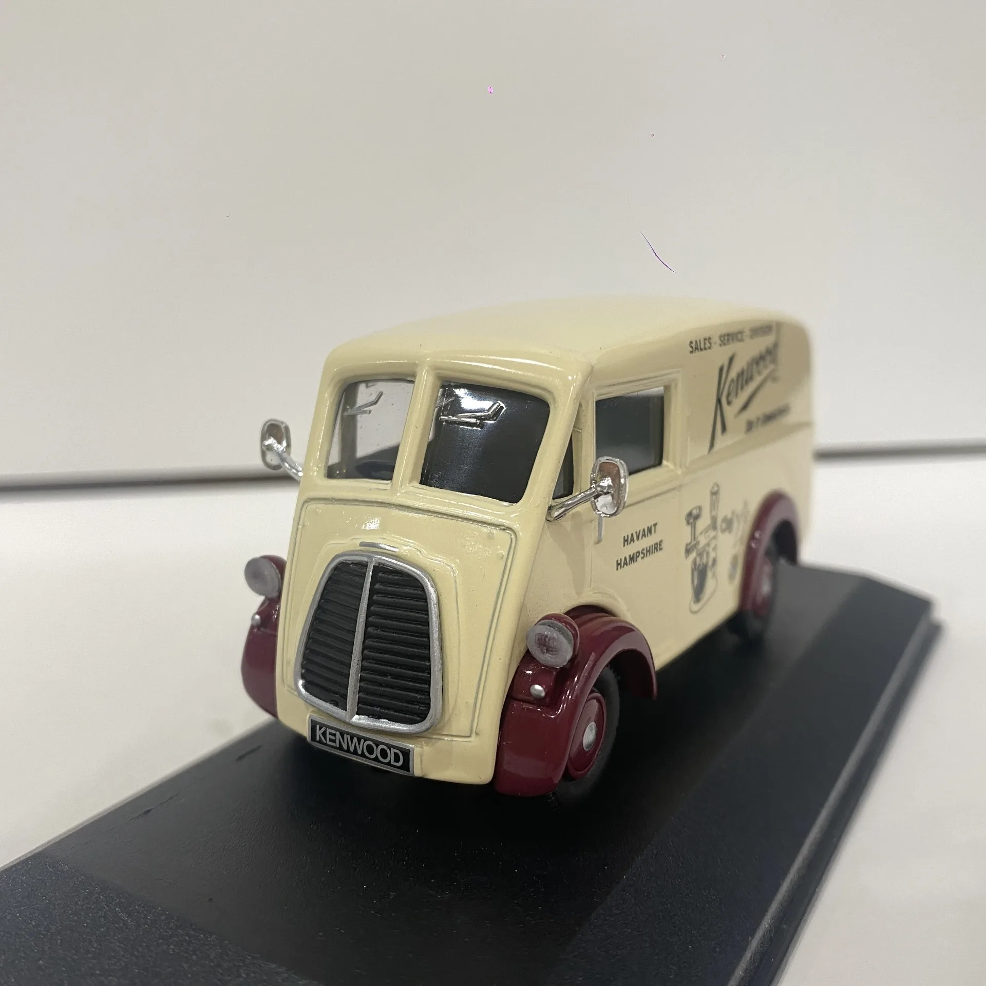 Diecast CORGI Puppy 1:43 Scale MORRIS VAN KENWOOD Alloy Car Model Collectible Toy Gift Souvenir Display Ornament