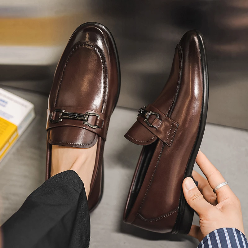 Neue Herren-Loafer-Schuhe, Business-Casual-Lederschuhe, trendige Slip-On-Mokassins für Männer, schlichte neue Mode.