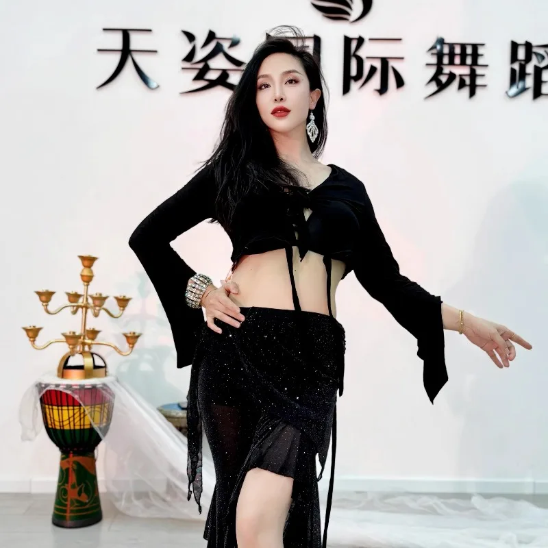 ชุดฝึกซ้อมระบำหน้าท้องแบบสวีกัลสั่งทำพิเศษ เสื้อแขนผ่าผูกโบว์คู่ พร้อมกางเกงลูกไม้ชายระบายใหญ่ผ้าไหมวิบวับ