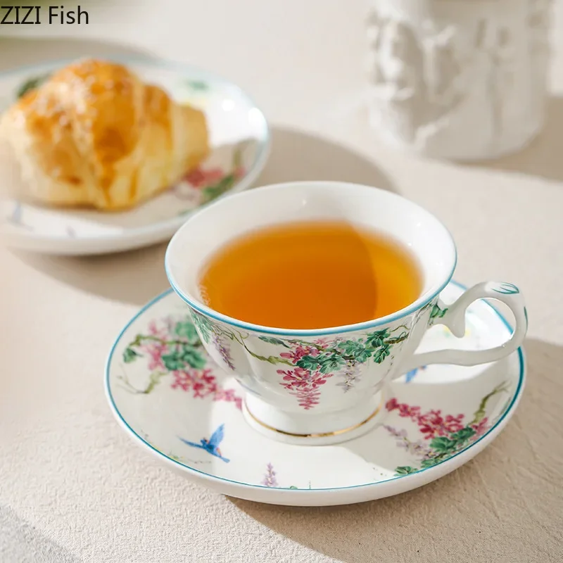 

Зеленые ивы, расписные кружки, фарфоровая чашка и блюдце, посуда, кофейная кружка, обеденный стол, чашка для послеобеденного чая, чашка для фруктов, сока