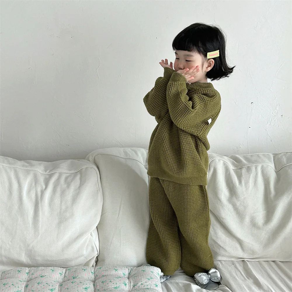

2024 Autumn Winter Childrens 3PCS Sweater Set Korean Knitted Pullovers Loose Retro Pants Suit With Scarf Toddler Girl Outfits