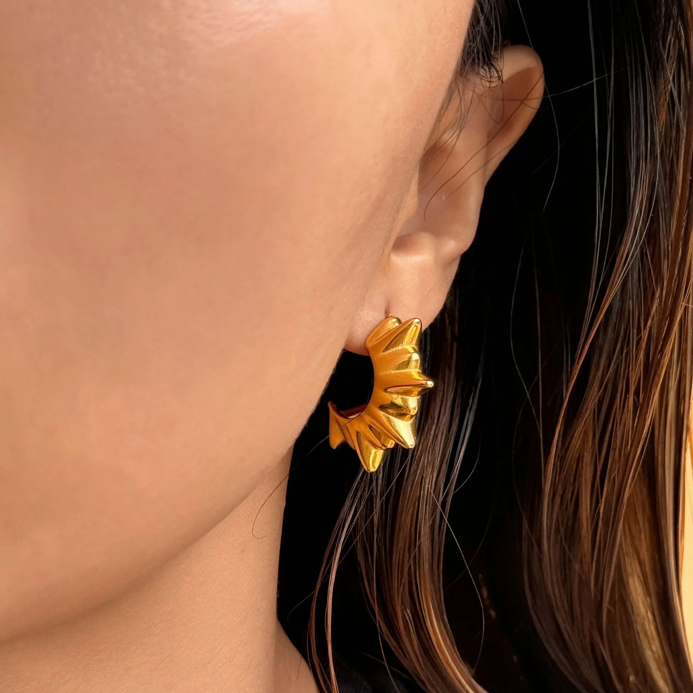 DASEIN New 18k Gold Plated Vintage Sun Gear Gothic Earrings Hypoallergenic Stainless Steel Beach Exaggerated Jewelry for Women