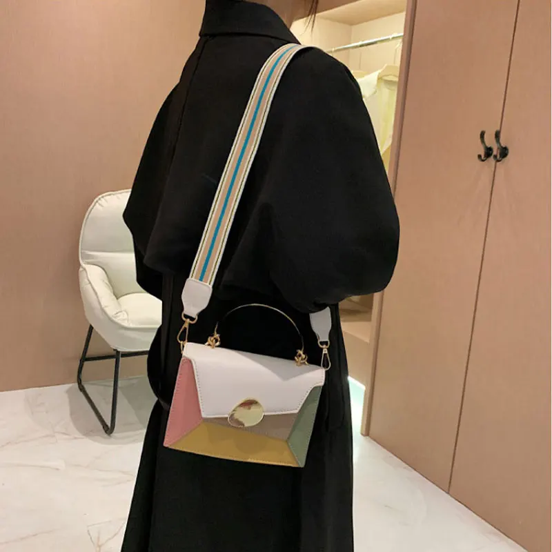 

2025 новый стиль, квадратная сумка из искусственной кожи с цепочкой, женская сумка через плечо с цветными блоками, модная золотая металлическая сумка через плечо