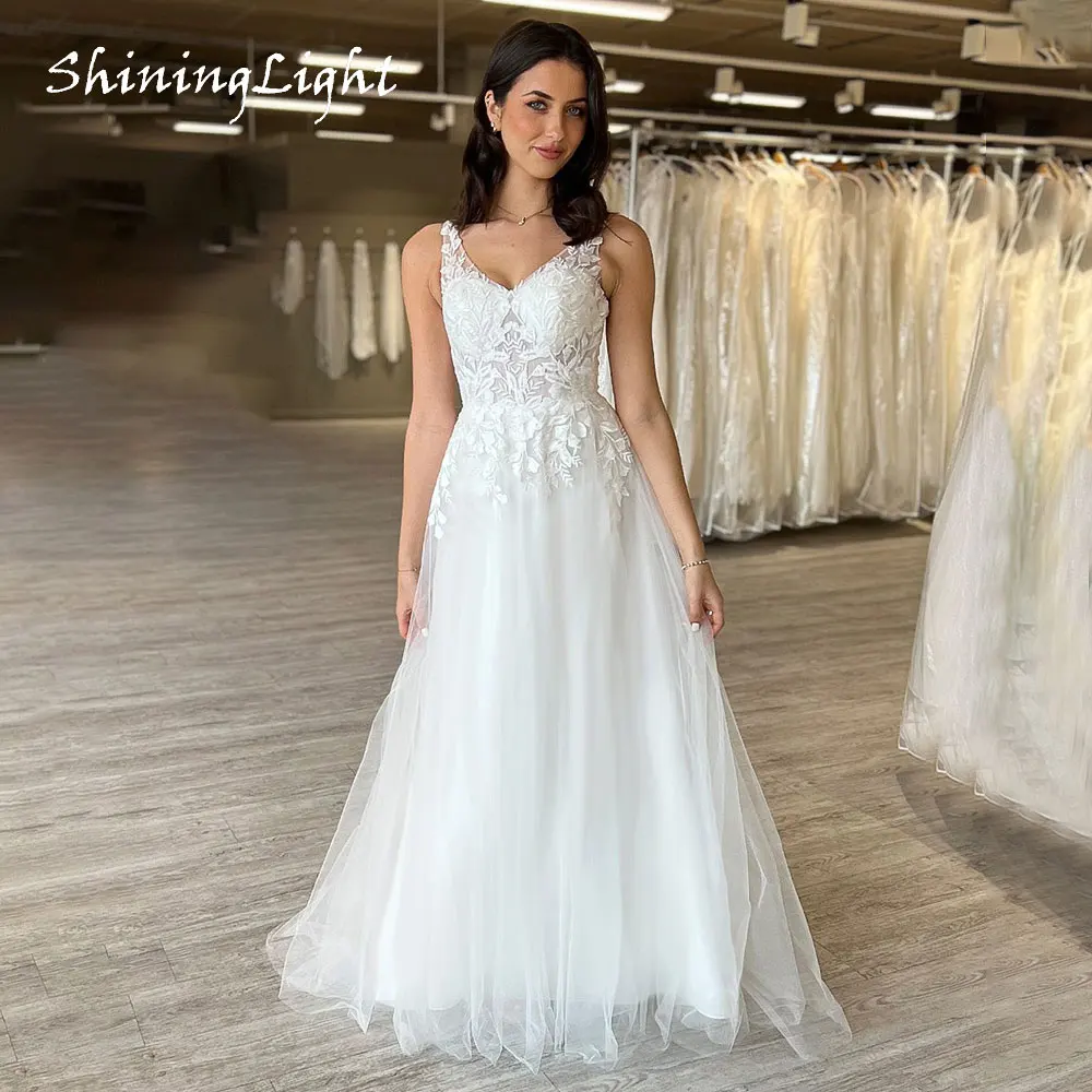 ShiningLight Boho فساتين زفاف على شكل حرف a للعرائس مزينة بالدانتيل البلد الأبيض فساتين الزفاف على شكل حرف V بدون أكمام حسب الطلب
