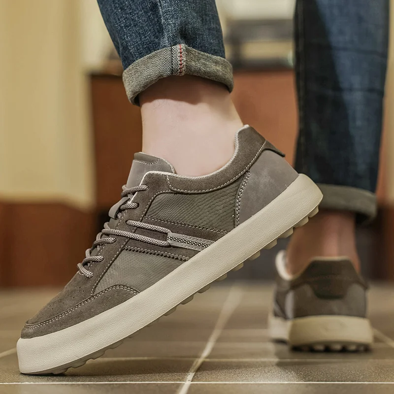 أحذية رجالية كاجوال على الطراز الكوري أحذية قماشية عصرية قابلة للتنفس ومريحة أحذية لوحية ناعمة مجموعة الخريف الجديدة 39-44