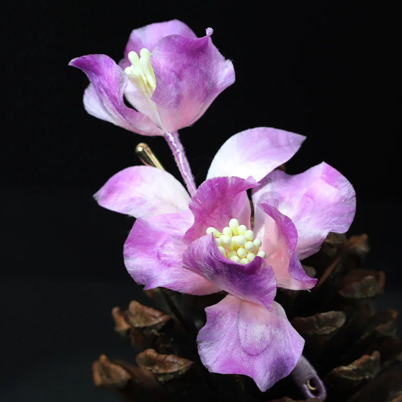 

Handmade Real Silk Velvet Flower Brooch Chinese Style New Flower-De-Luce Accessories Niche
