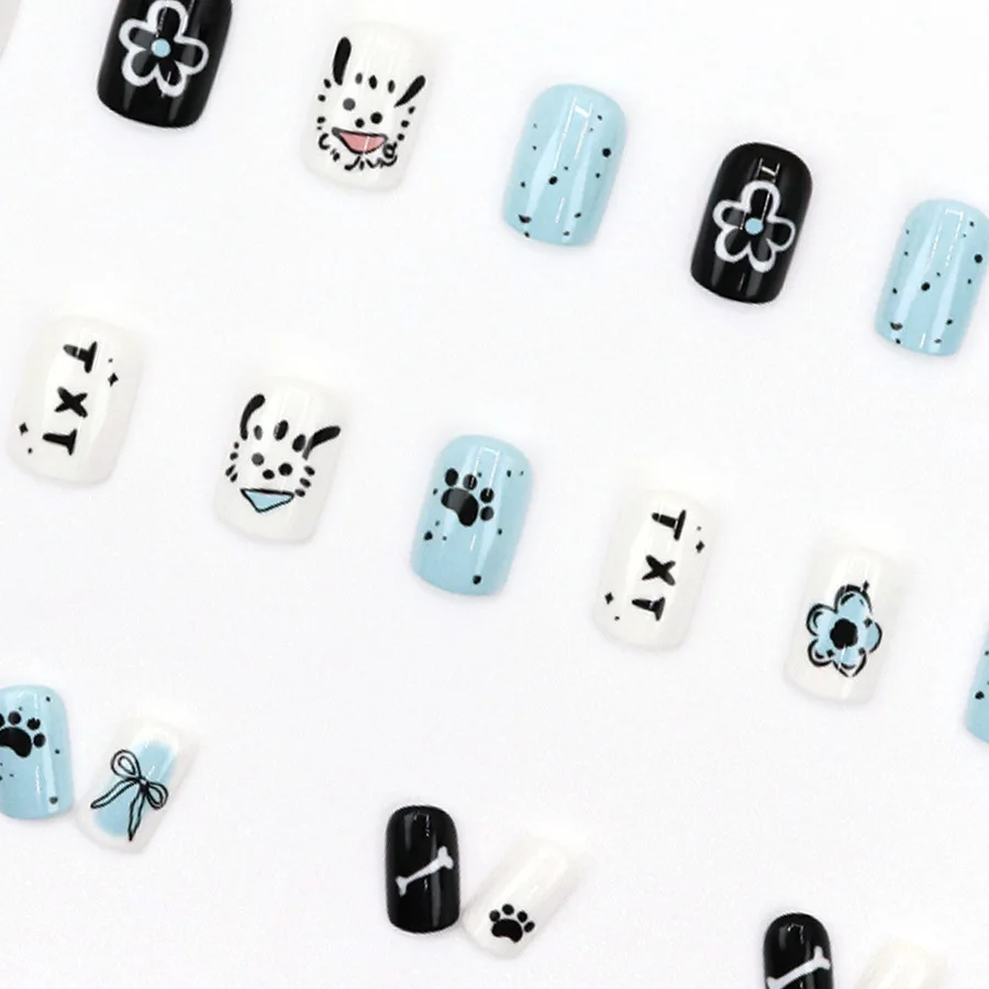 24枚入り 秋冬用つけ爪 グルー付き ブルー グラフィティ 犬柄 キュートな花柄 プレスオンネイルセット 韓国風 マグネット式 粘着ネイルチップ