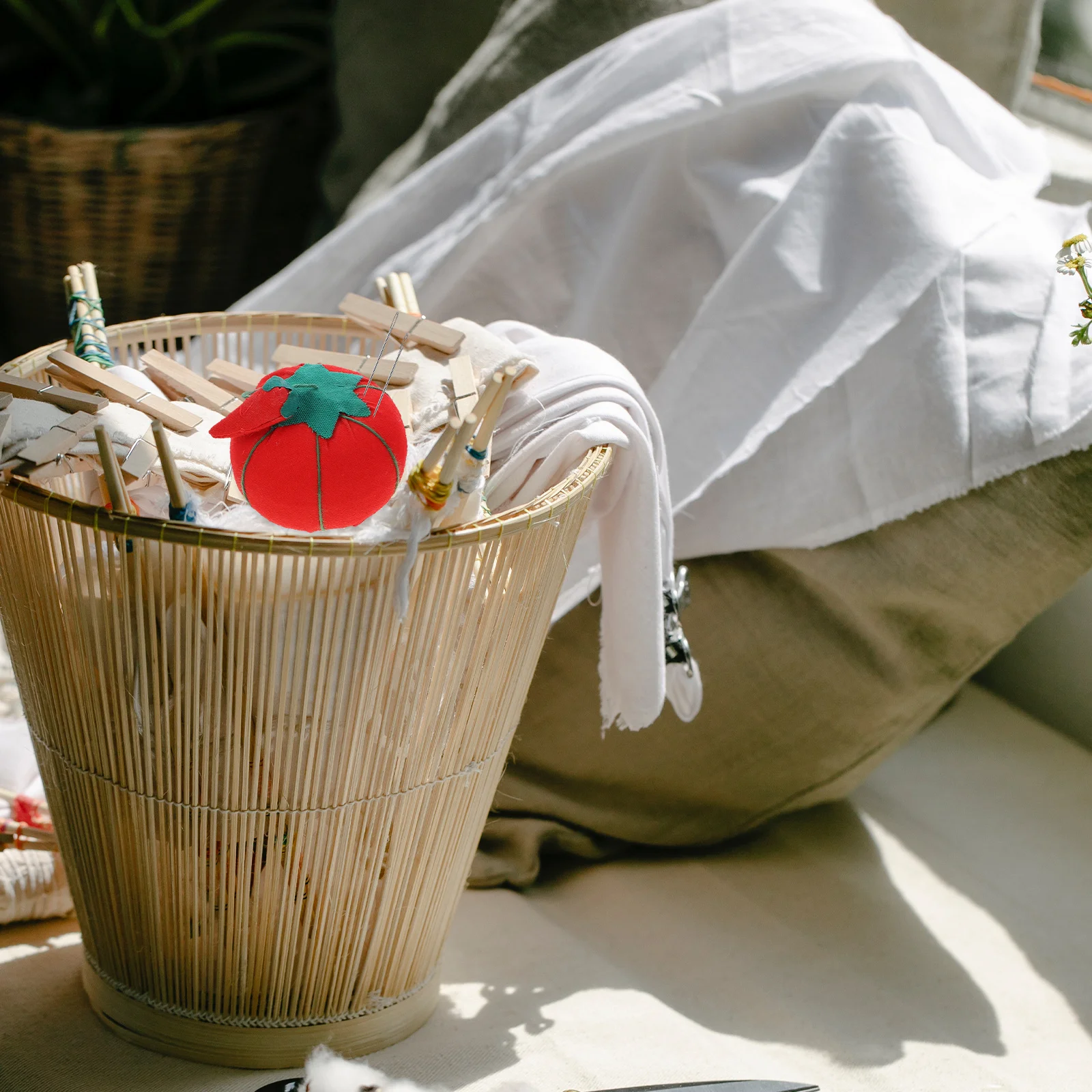 

4pcs Tomato Shape Pin Cushions Needle Holder For Sewing Storage Compact Portable Tool Crafters Beginners Mothers Pin Pad