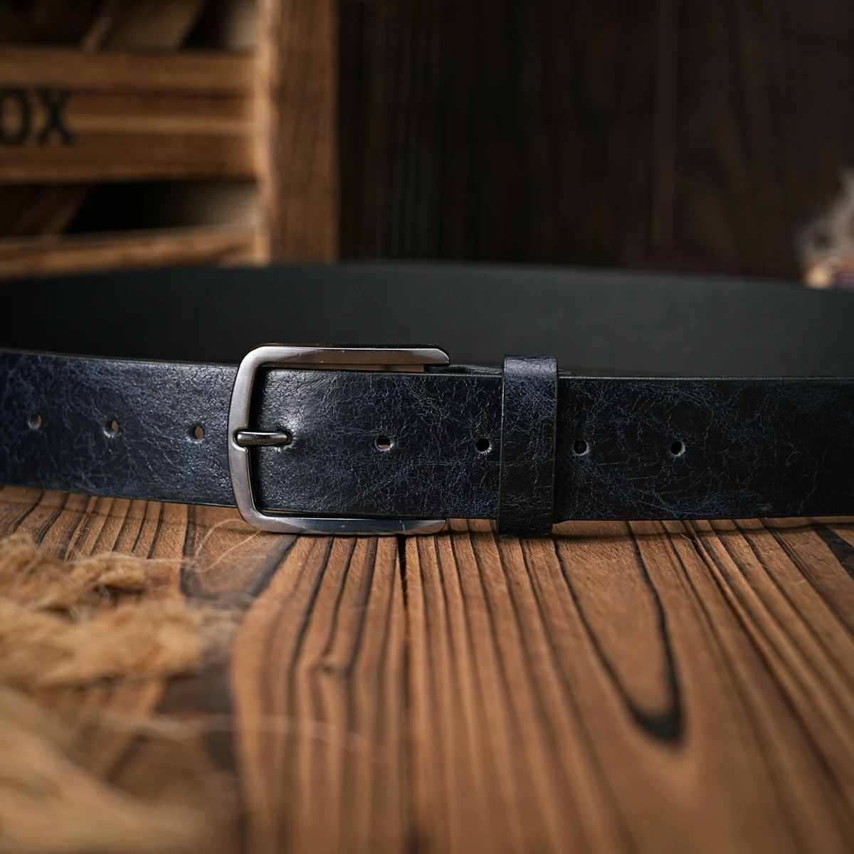 Ein Retro-Gürtel mit Metallschnalle für Herren und Damen im Casual-Stil aus braunem PU-Leder, geeignet für den täglichen Geschäftsalltag in allen Jahreszeiten. – Detail 8